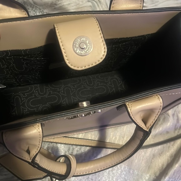 true religion hand bag - Picture 2 of 3